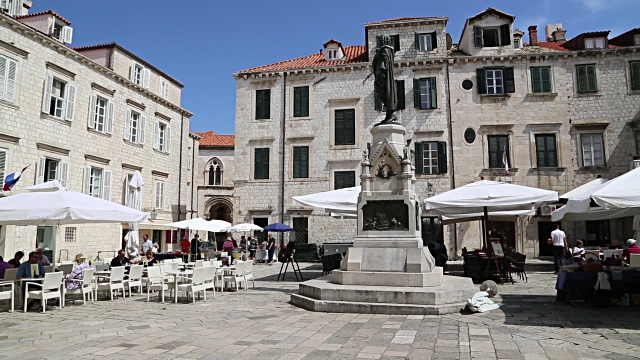 The market square (Gundulic market) with the statue of Ivan Gundulic, Dubrovnik
